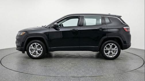 Diamond Black Crystal Pearlcoat 2025 Jeep Compass Latitude