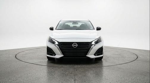 Glacier White 2025 Nissan Altima SV FWD
