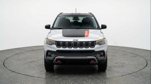 Silver Zynith Metallic Clearcoat 2025 Jeep Compass Trailhawk