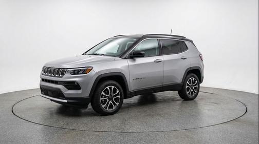 Silver Zynith Metallic Clearcoat 2025 Jeep Compass Trailhawk