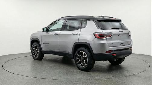 Silver Zynith Metallic Clearcoat 2025 Jeep Compass Trailhawk