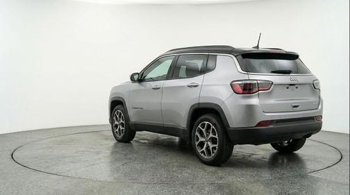 Silver Zynith Metallic Clearcoat 2025 Jeep Compass Limited