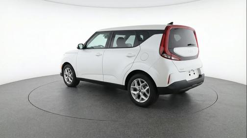 Snow White Pearl 2025 Kia Soul LX