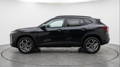 Mosaic Black Metallic 2025 Chevrolet Trax LT