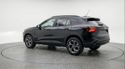 Mosaic Black Metallic 2025 Chevrolet Trax LT
