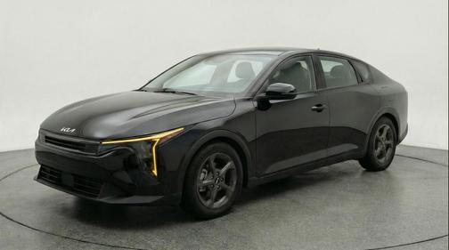 Aurora Black Pearl 2025 Kia K4 LXS