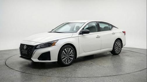 Glacier White 2025 Nissan Altima SV FWD