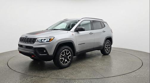 Silver Zynith Metallic Clearcoat 2025 Jeep Compass Trailhawk