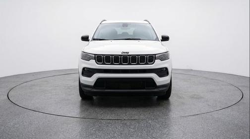 Bright White Clearcoat 2025 Jeep Compass Latitude