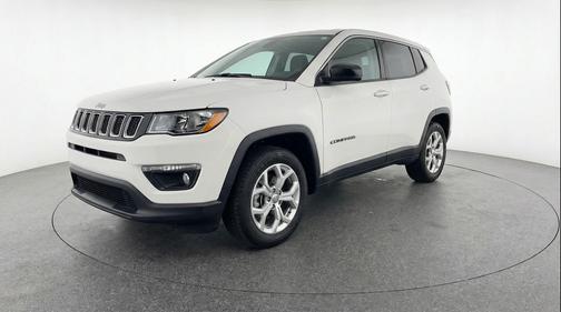 Bright White Clearcoat 2025 Jeep Compass Latitude