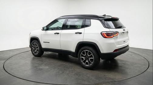 Bright White Clearcoat 2025 Jeep Compass Trailhawk