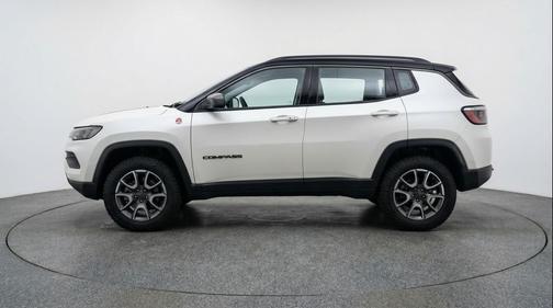 Bright White Clearcoat 2025 Jeep Compass Trailhawk