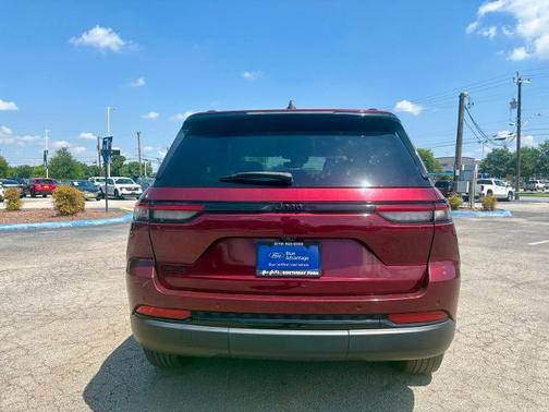 Velvet Red Pearlcoat 2024 Jeep Grand Cherokee LAREDO