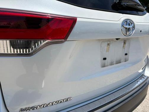 Blizzard Pearl 2019 Toyota Highlander LIMITED