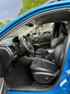 Blue 2022 Jeep Cherokee Latitude Lux