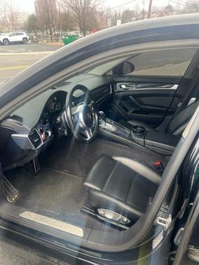 2016 Porsche Panamera 4