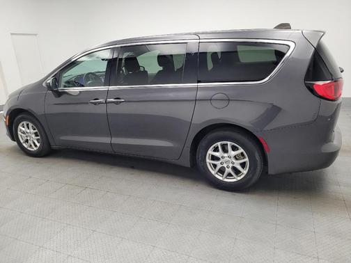 Granite Crystal Metallic Clearcoat 2023 Chrysler Voyager LX