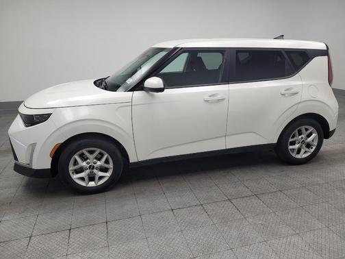 Snow White Pearl 2023 Kia Soul LX