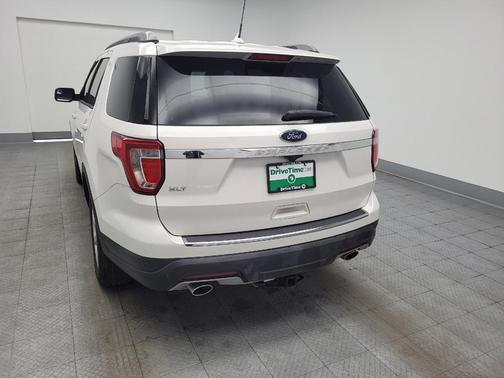 White 2018 Ford Explorer XLT