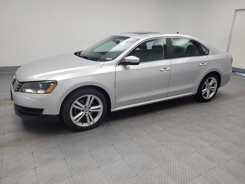 2014 Volkswagen Passat 1.8T Auto SE w/Sunroof & Nav