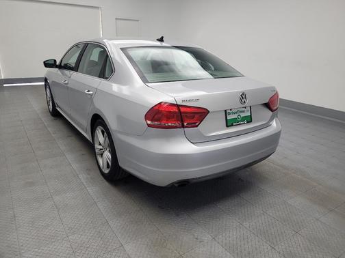 2014 Volkswagen Passat 1.8T Auto SE w/Sunroof & Nav