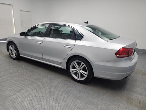 2014 Volkswagen Passat 1.8T Auto SE w/Sunroof & Nav