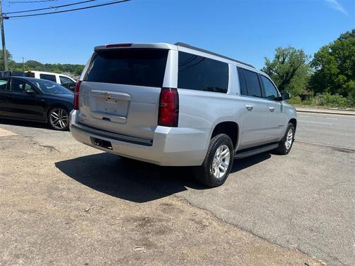 Silver Ice Metallic 2019 Chevrolet Suburban LT