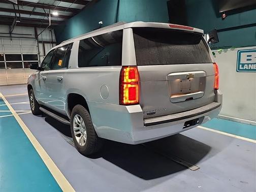 Silver Ice Metallic 2019 Chevrolet Suburban LT