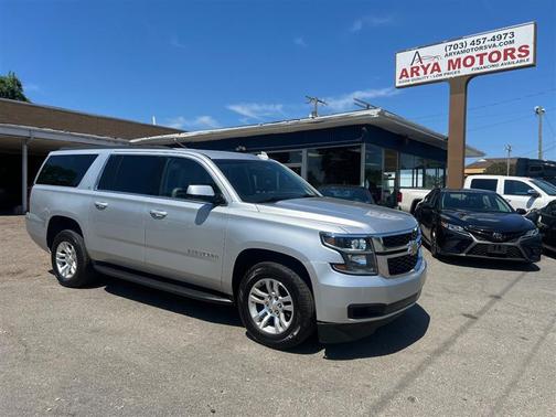 Silver Ice Metallic 2019 Chevrolet Suburban LT