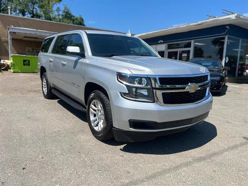 Silver Ice Metallic 2019 Chevrolet Suburban LT