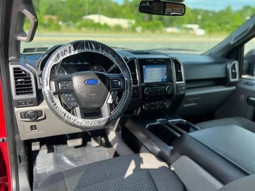 Red 2016 Ford F-150 XLT