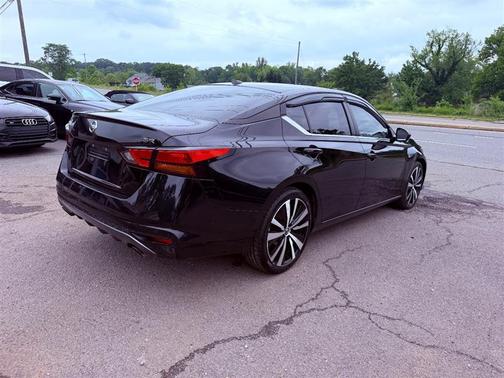 Super Black 2022 Nissan Altima SR FWD
