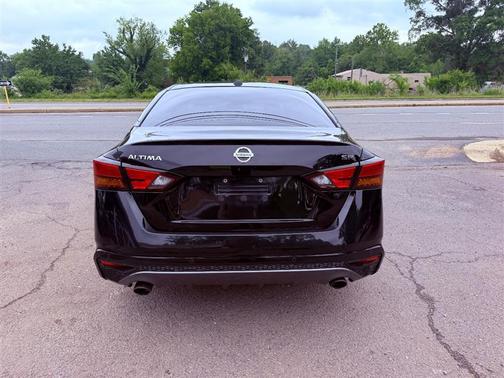 Super Black 2022 Nissan Altima SR FWD