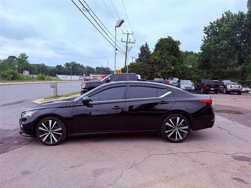 Super Black 2022 Nissan Altima SR FWD