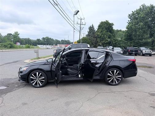 Super Black 2022 Nissan Altima SR FWD