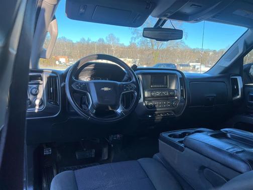 2015 Chevrolet Silverado 2500 Crew Cab V8, Turbo Diesel, 6.6 Liter 4WD