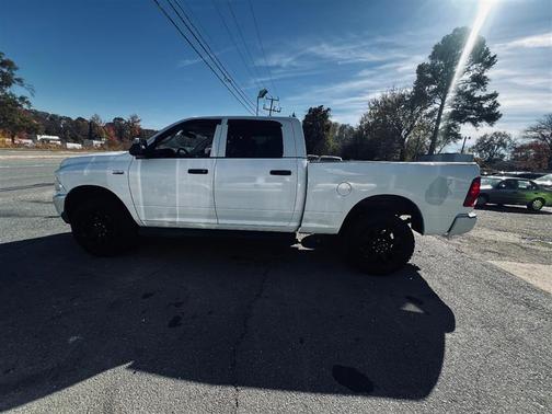 2018 RAM 3500 Tradesman Crew Cab 4x4 6'4' Box