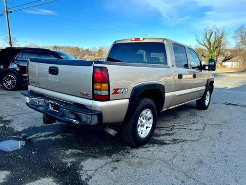 2005 GMC Sierra 1500 SLE Crew Cab