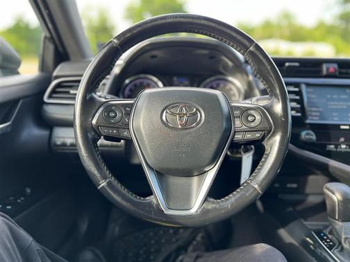 Midnight Black Metallic 2020 Toyota Camry SE