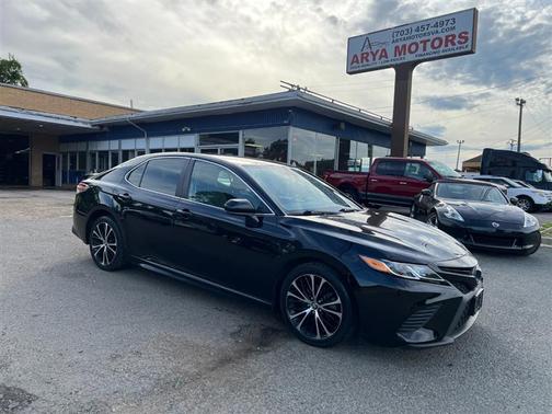 Midnight Black Metallic 2020 Toyota Camry SE