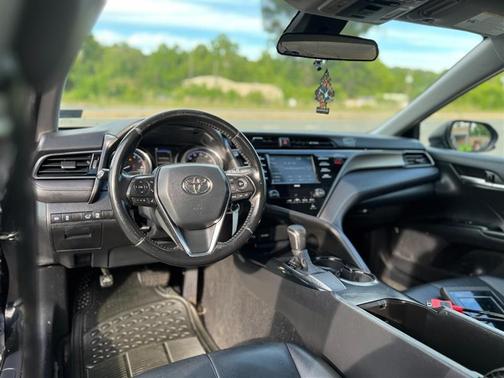 Midnight Black Metallic 2020 Toyota Camry SE