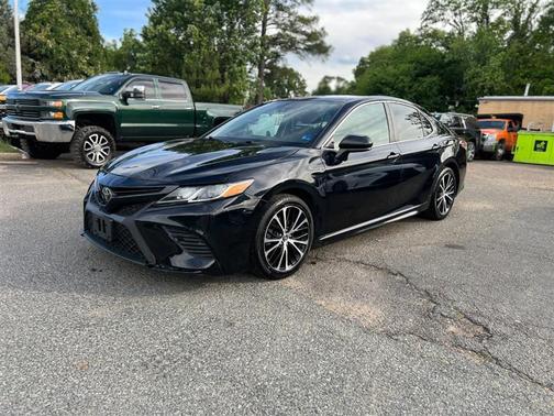 Midnight Black Metallic 2020 Toyota Camry SE