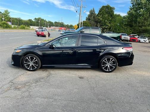 Midnight Black Metallic 2020 Toyota Camry SE