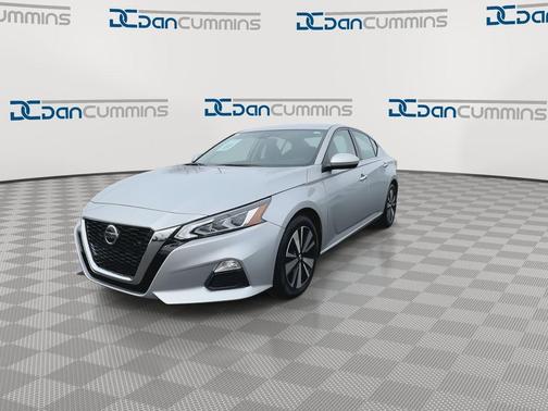 Brilliant Silver Metallic 2022 Nissan Altima 2.5 SV