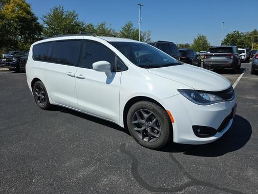 2020 Chrysler Pacifica Touring-L Plus