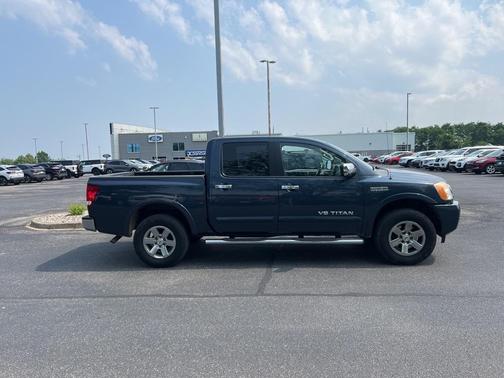 2015 Nissan Titan SV