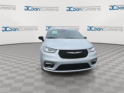 2024 Chrysler Pacifica Touring-L