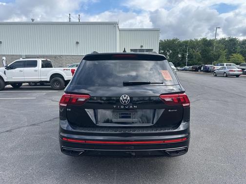 2023 Volkswagen Tiguan 2.0T SE R-Line Black