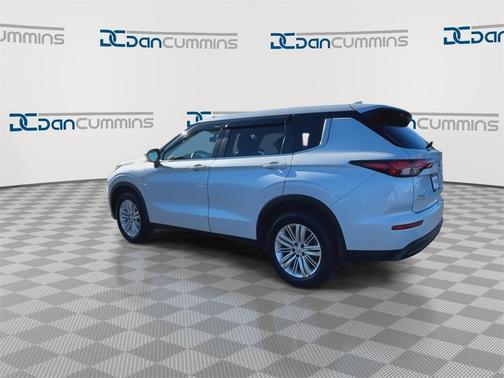 2023 Mitsubishi Outlander ES