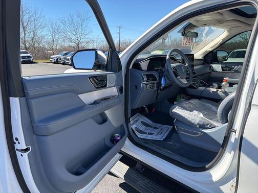 White 2020 Lincoln Navigator L Black Label